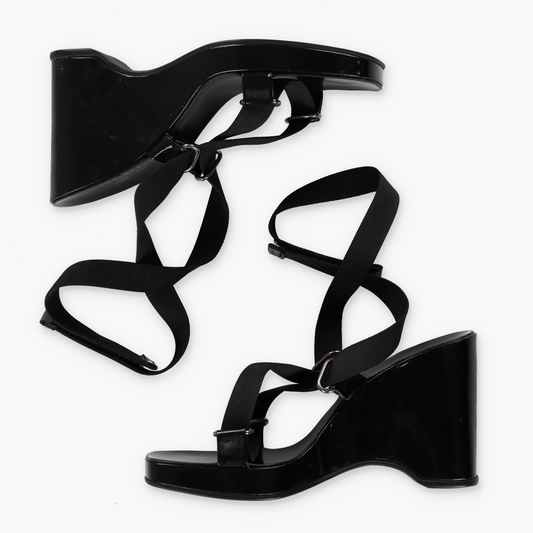 GUCCI Patent Leather Italian Made Black Adjustable Nylon Strap Wedges (8)