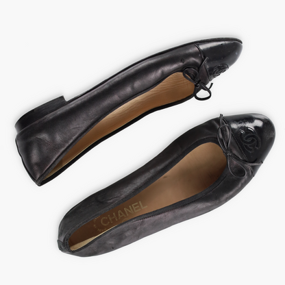 CHANEL Bow Patent Toe Classic Logo Black Ballet Flats (41.5)