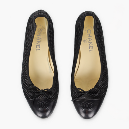 CHANEL Signature 'CC' Logo Black & Silver Italian Made Ballet Flats (38.5)