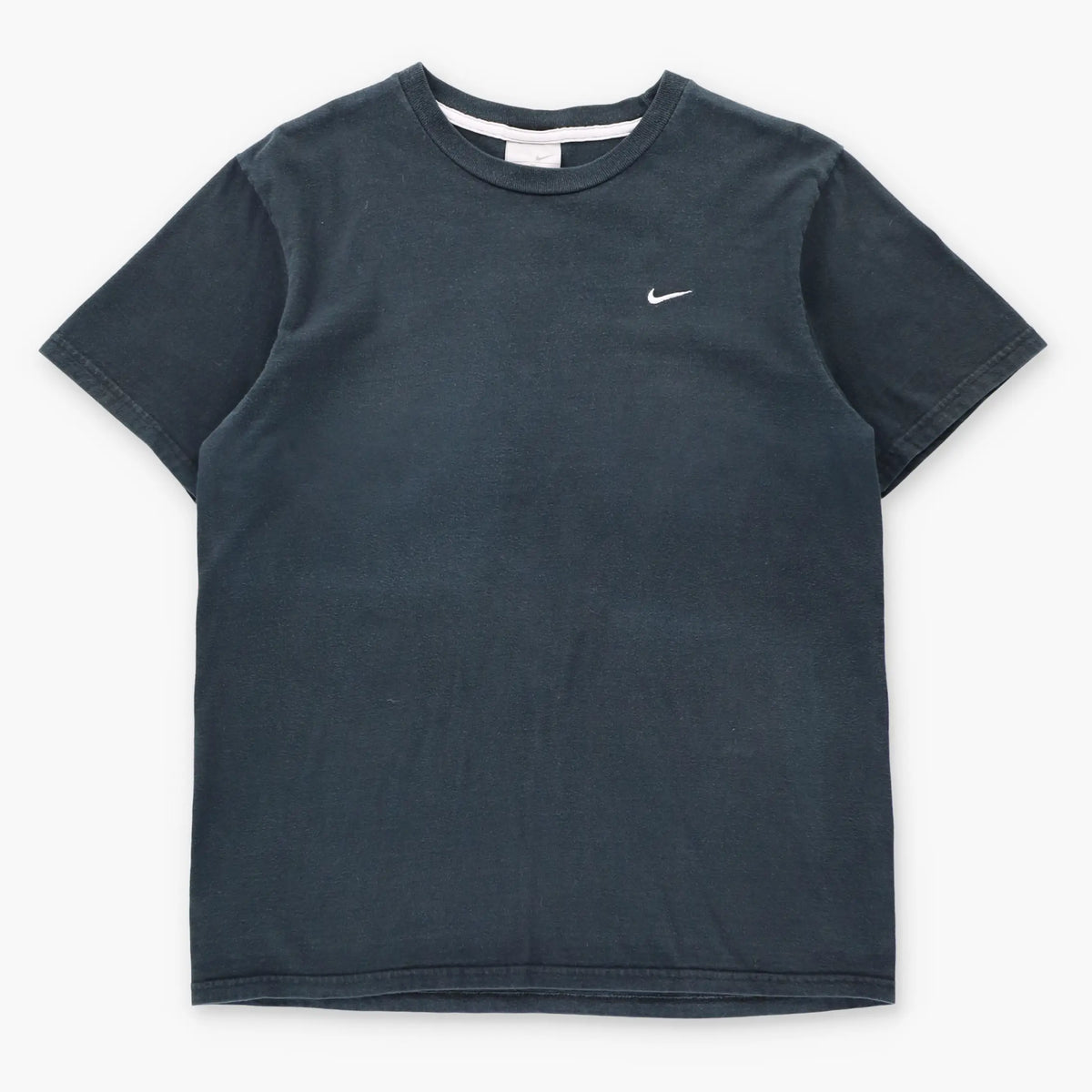 NIKE Vintage Black & White Embroidered Swoosh Logo Casual Tee (M)