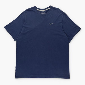 NIKE Standard Fit Navy & White Embroidered Logo Tee (XXL)