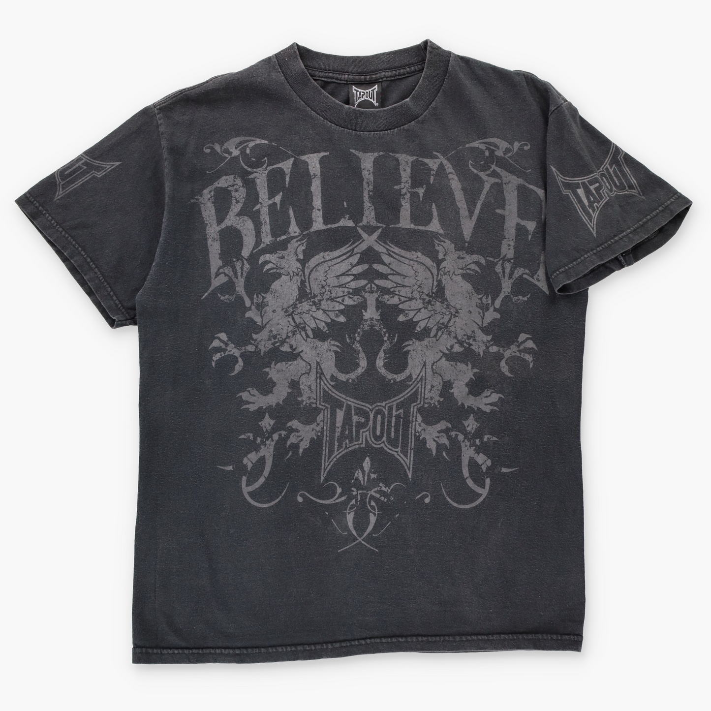 TAPOUT "Believe" Grey Griffins Graphic MMA Y2K Style Faded Black Tee (M)