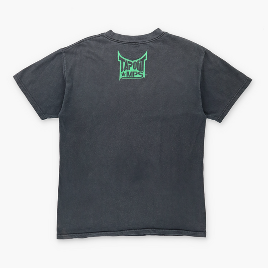 TAPOUT Black & Green Shimmer Logo Skulls & Chains Y2K Wrestling Tee (M)