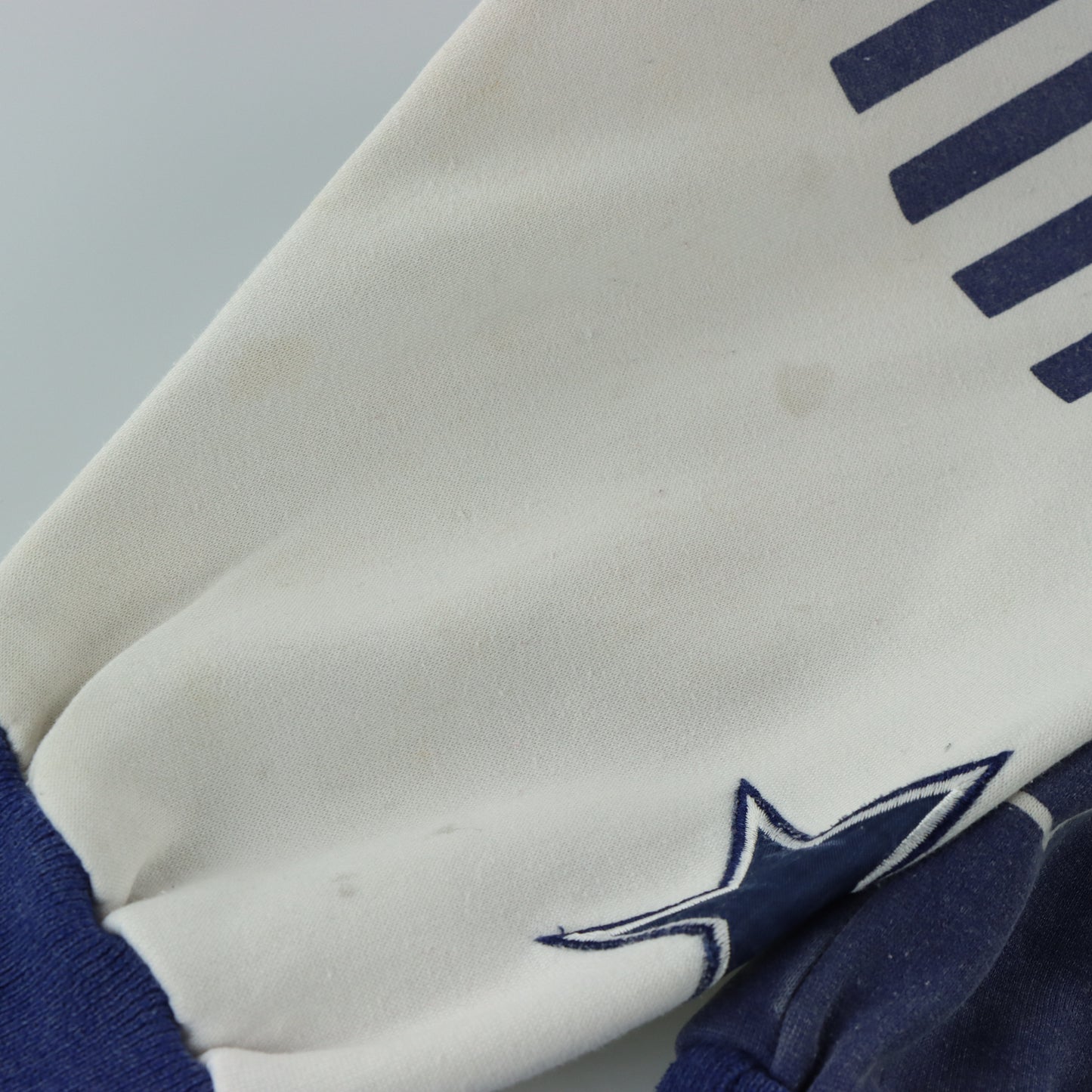 NFL NIKE Dallas Cowboys 90s Skyline Striped Star Graphic White & Blue Sweatshirt (XL)