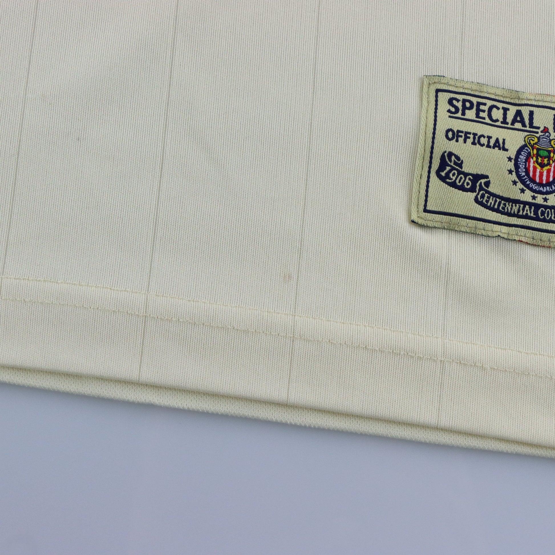 Vintage REEBOK Club Deportivo Guadalajara Special Edition Centennial Off White Jersey (S) Vintage Sole Melbourne