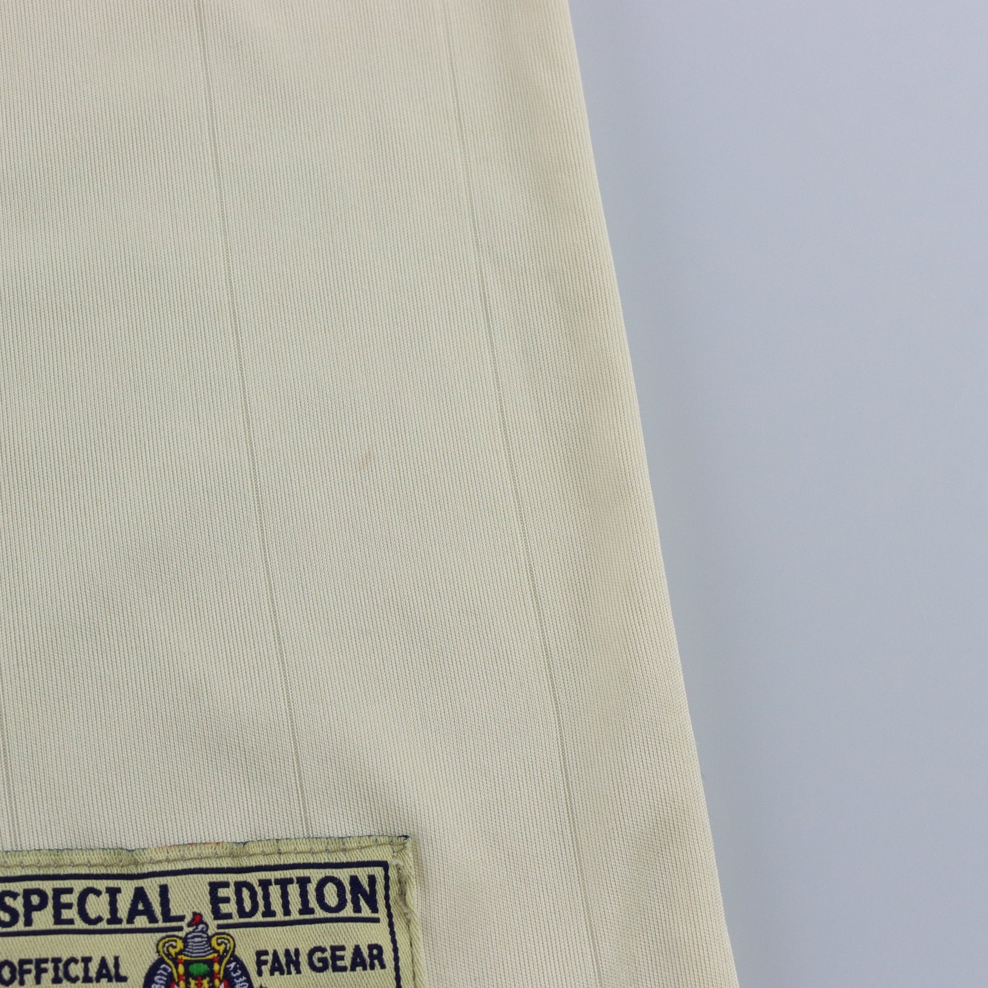 Vintage REEBOK Club Deportivo Guadalajara Special Edition Centennial Off White Jersey (S) Vintage Sole Melbourne