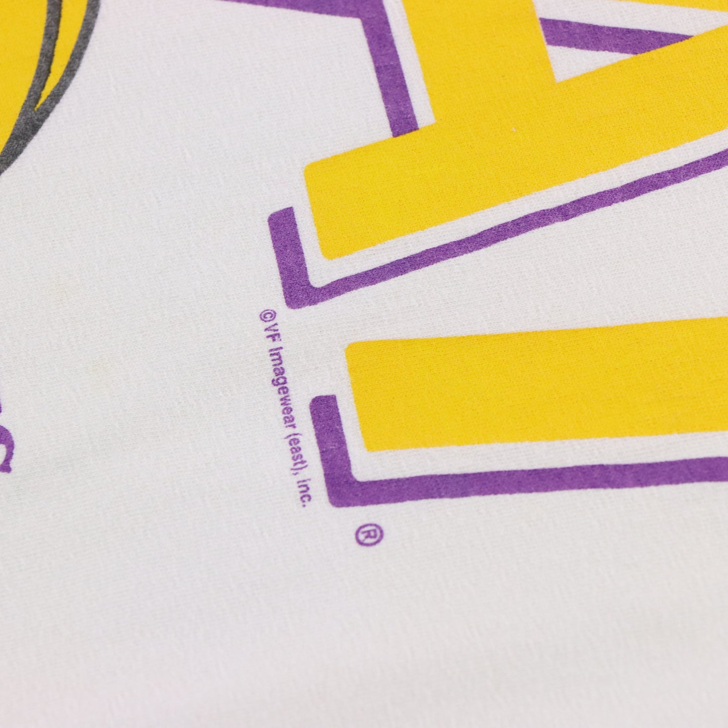 Vintage LA LAKERS Y2K '3 PEAT' NBA Basketball White T-Shirt (L) Vintage Sole Melbourne