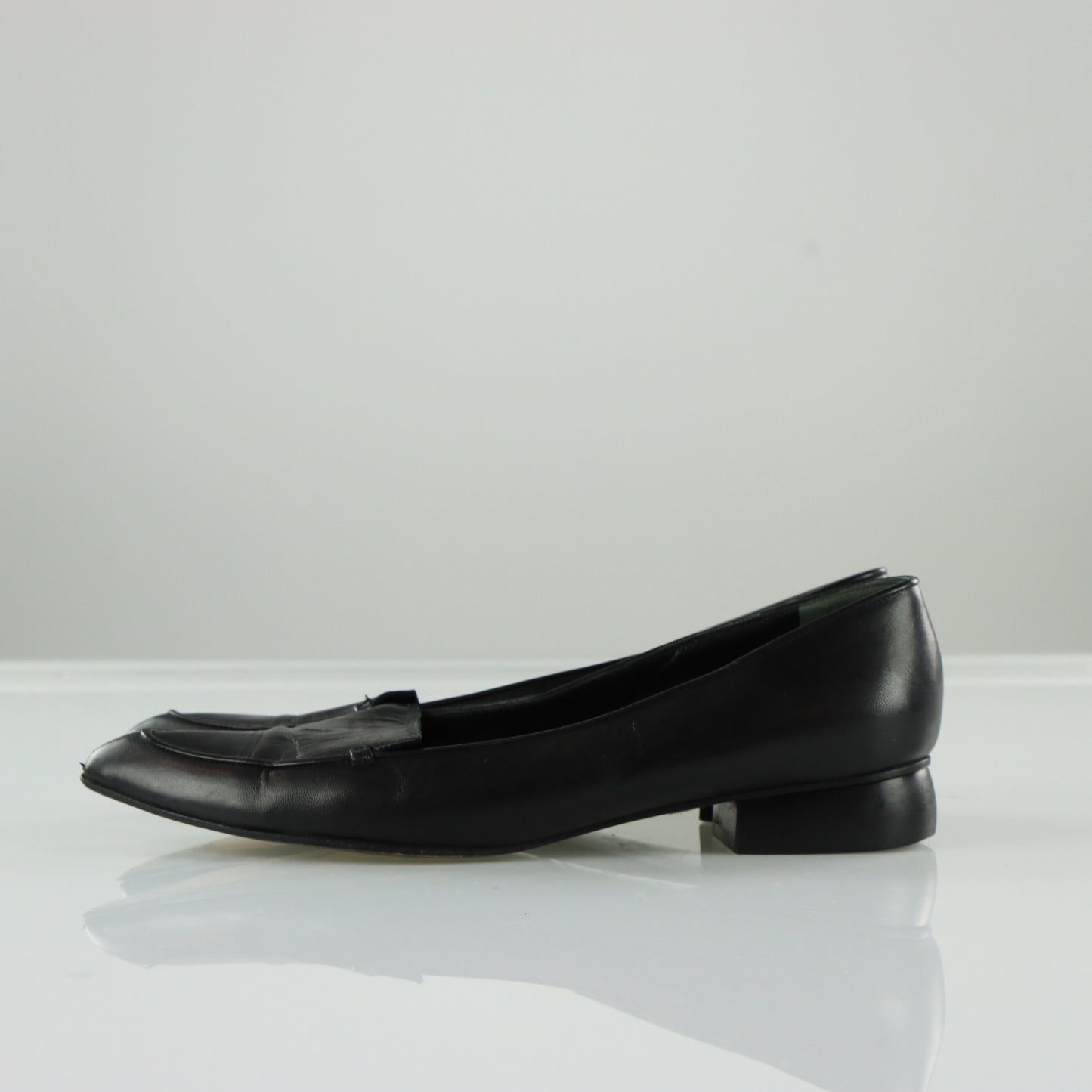 GIORGIO ARMANI Pointed Toe Black Loafers (39)