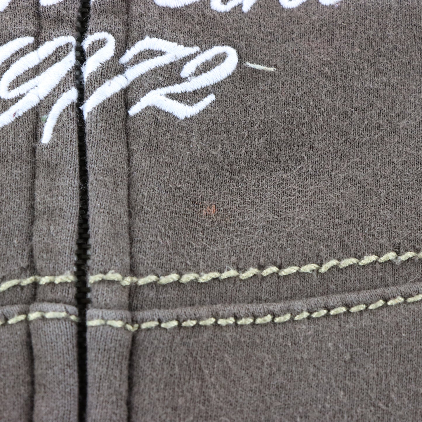 ECKO UNLTD Embroidered "Raw And Uncut" Brown Full Zip Sweatshirt (L) ***COCO Vintage Sole Melbourne