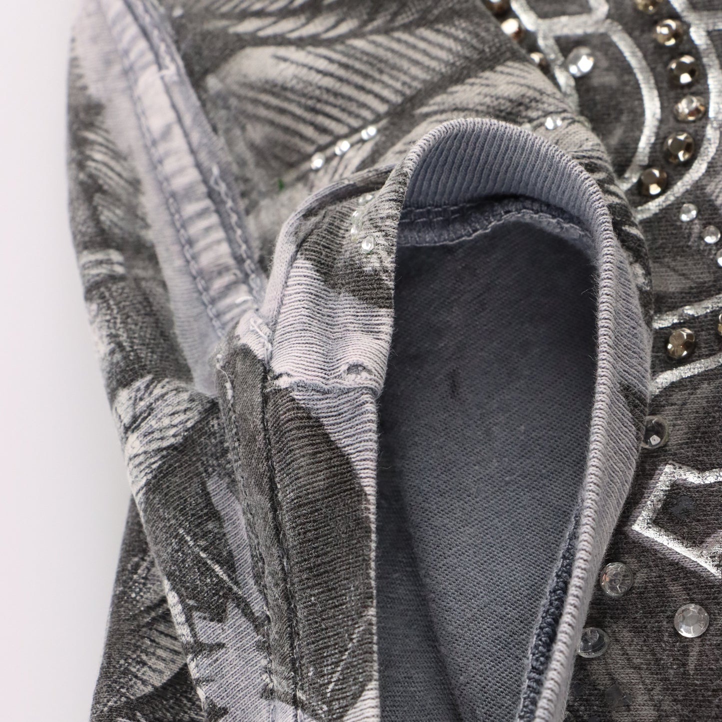 Vintage VICTORIOUS 'Urban Couture' Embellished Y2K Foil Detail Cross & Wings Tee USA Made (L) ***COCO Vintage Sole Melbourne