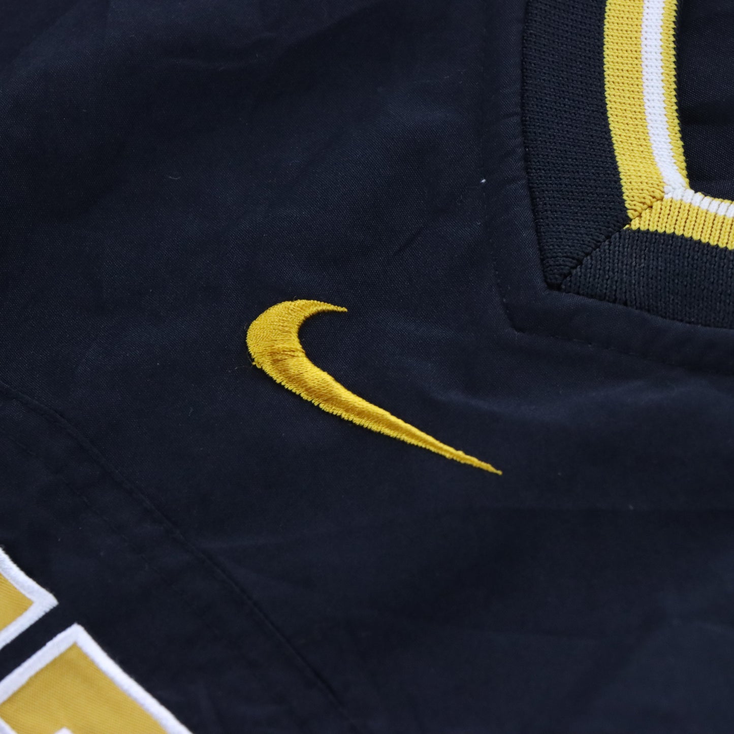 Vintage MIZZOU x NIKE Varsity Embroidered Swoosh Tigers Yellow & Black Pullover Windbreaker(XL) *Aubs Vintage Sole Melbourne