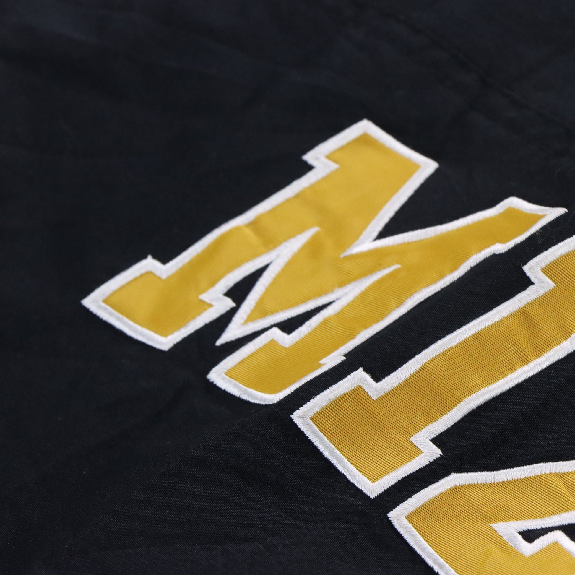 Vintage MIZZOU x NIKE Varsity Embroidered Swoosh Tigers Yellow & Black Pullover Windbreaker(XL) *Aubs Vintage Sole Melbourne