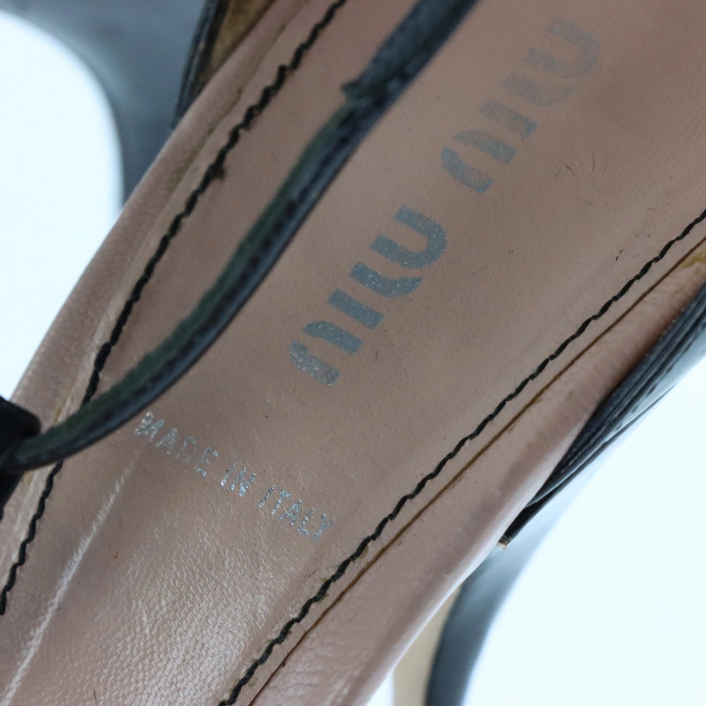 MIU MIU Patent Leather Bow Pointed Black Buckle Heels (39.5)