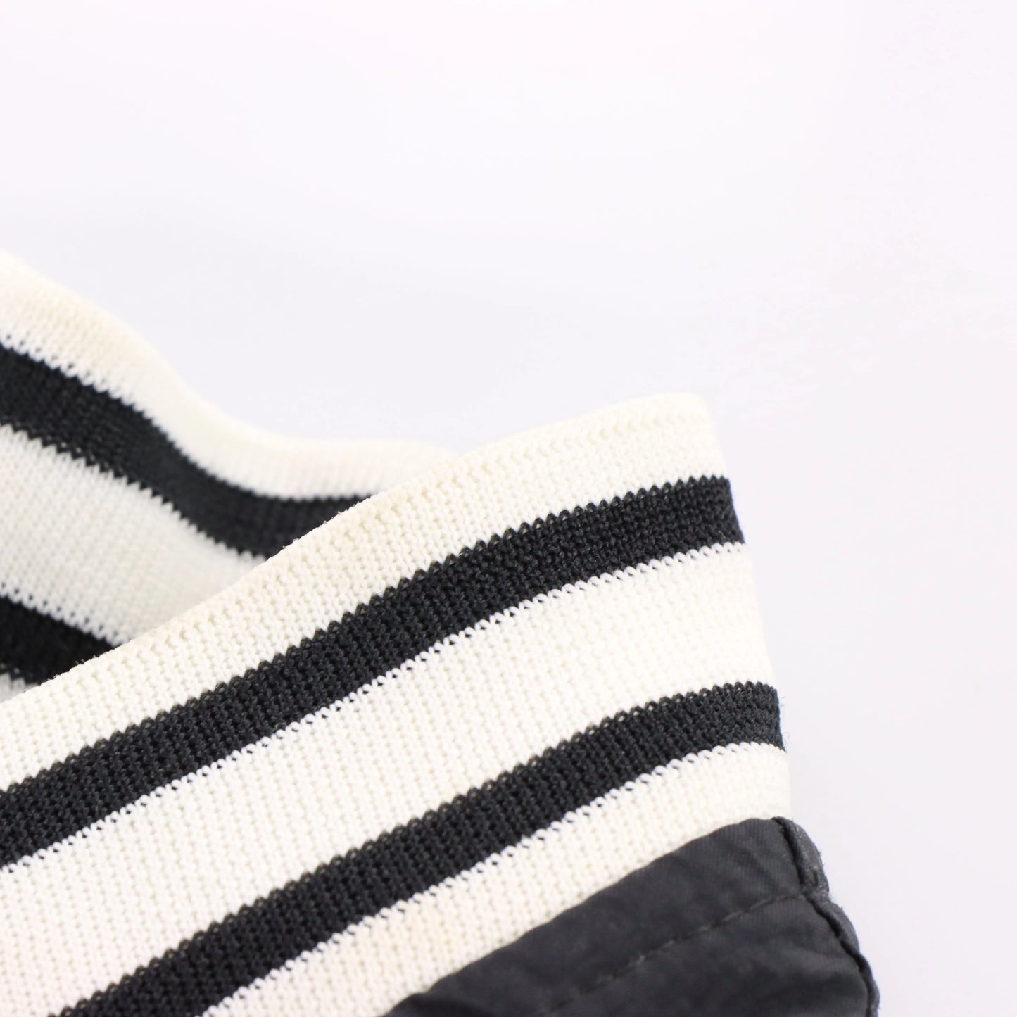 Vintage NIKE Black & White Pull Over (L) *Aubs Vintage Sole Melbourne