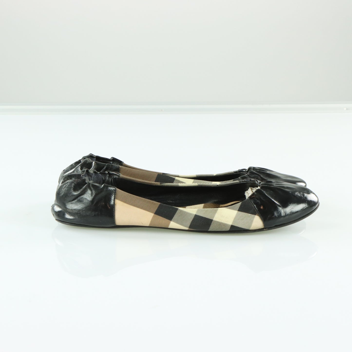 BURBERRY Patent Leather Ballet Flats (8.5)