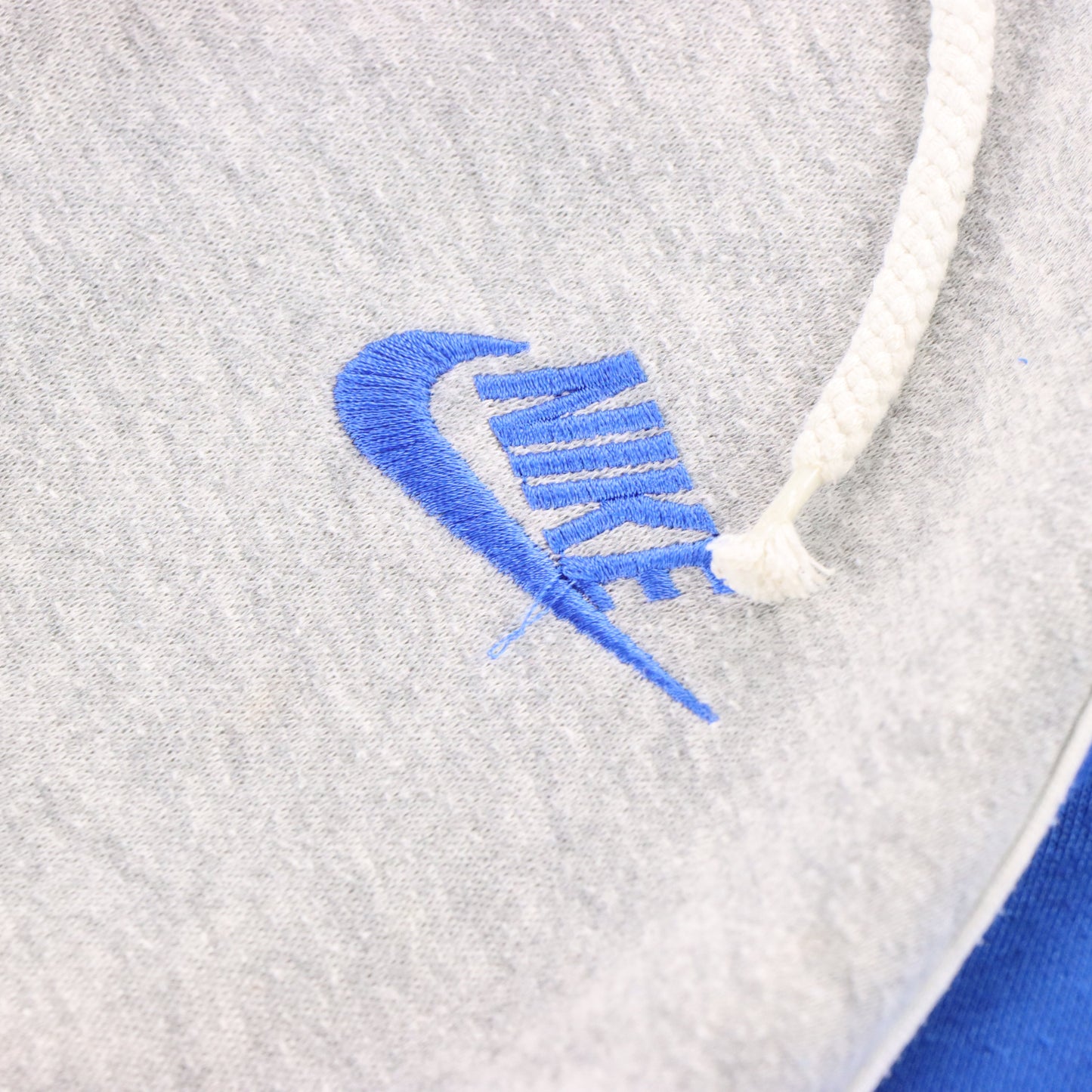 Vintage NIKE Embroidered Grey & Blue Hooded Sweatshirt *Aubs Vintage Sole Melbourne