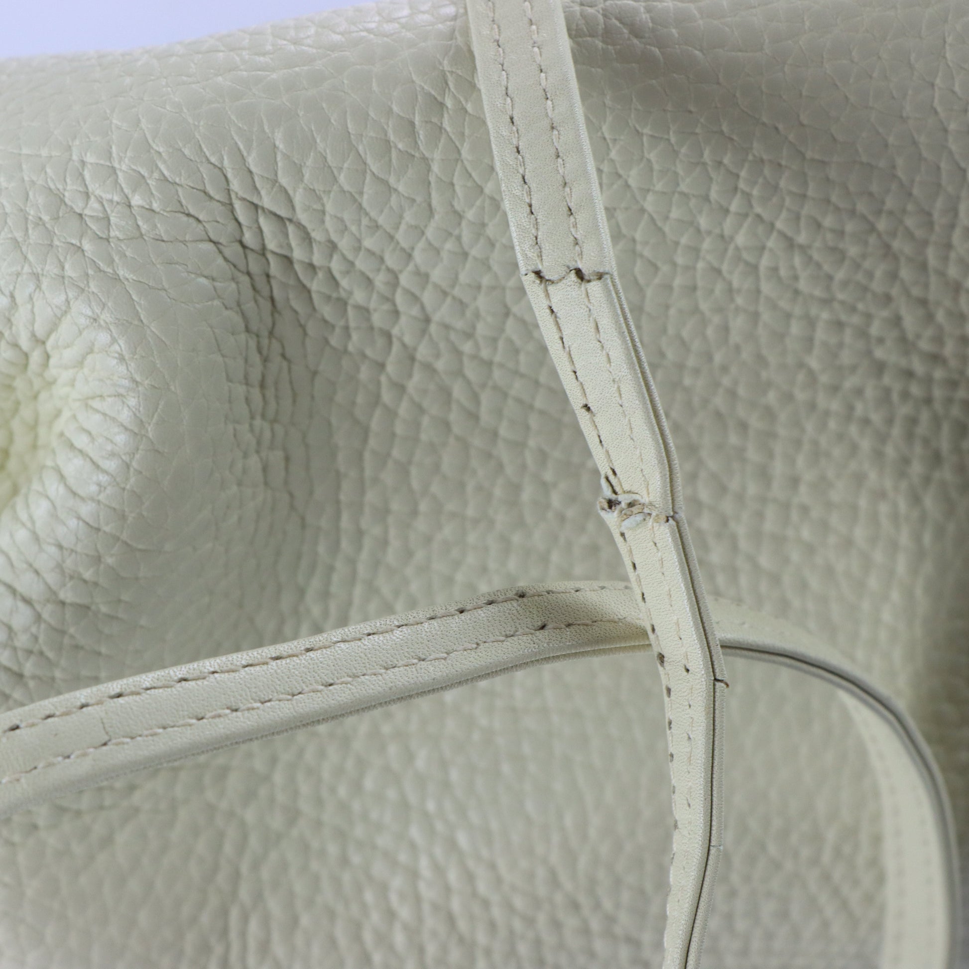 Vintage GUCCI Cream Suede Lined Pebbled Leather Crossbody Pouch Bag *Aubs Vintage Sole Melbourne