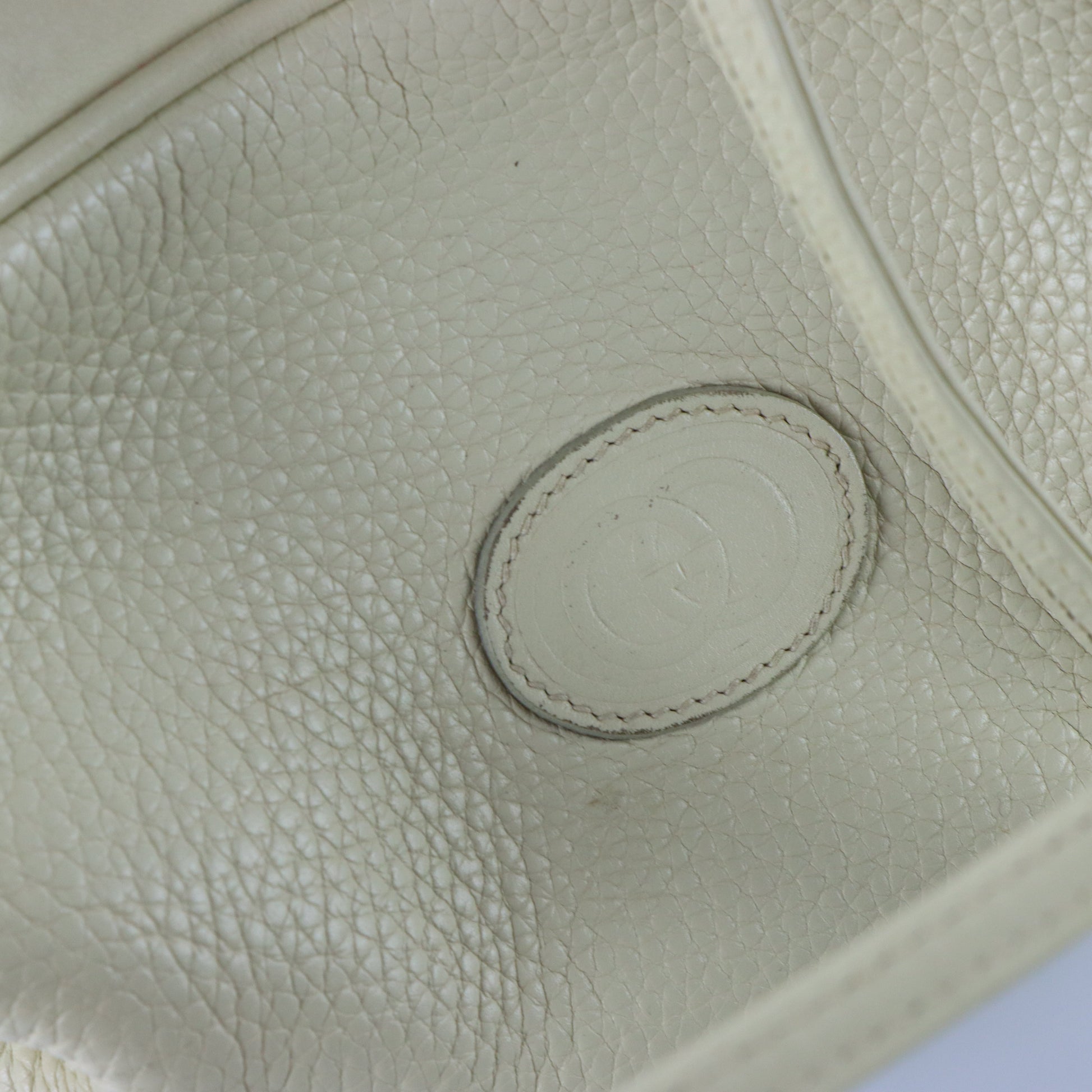 Vintage GUCCI Cream Suede Lined Pebbled Leather Crossbody Pouch Bag *Aubs Vintage Sole Melbourne