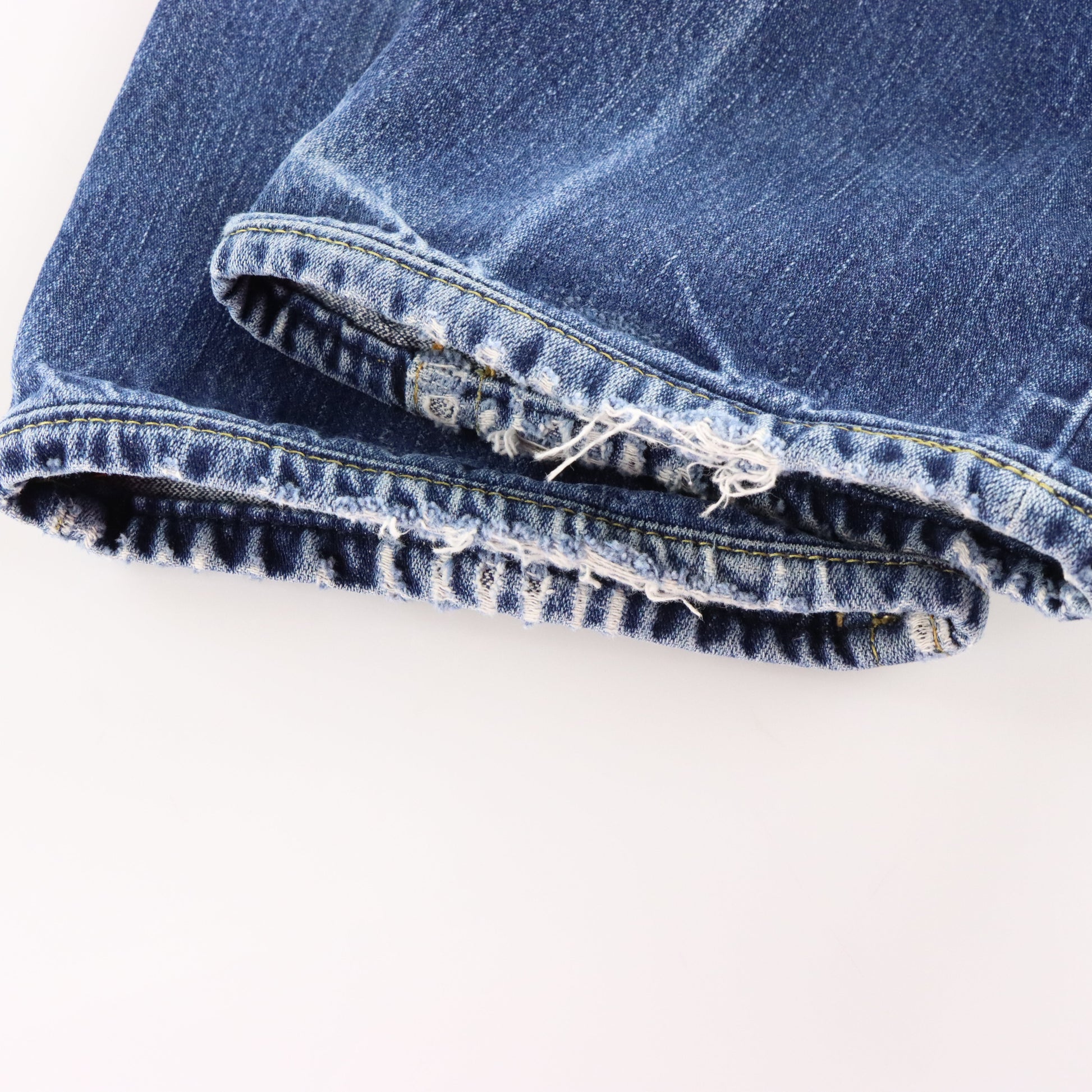 Vintage TRUE RELIGION 'Ricky' Felt Logo Patch USA Made Blue Straight Leg Jeans (30) ***COCO Vintage Sole Melbourne