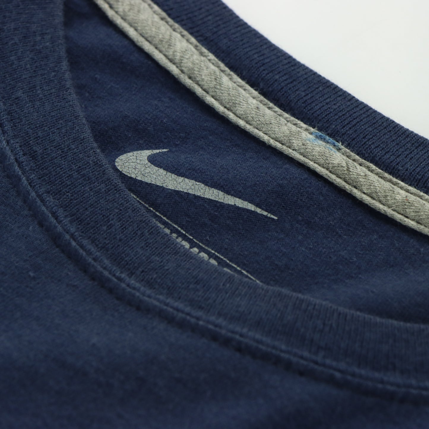 NIKE 'Standard Fit' Embroidered Swoosh  Logo Navy & White T-Shirt (L)