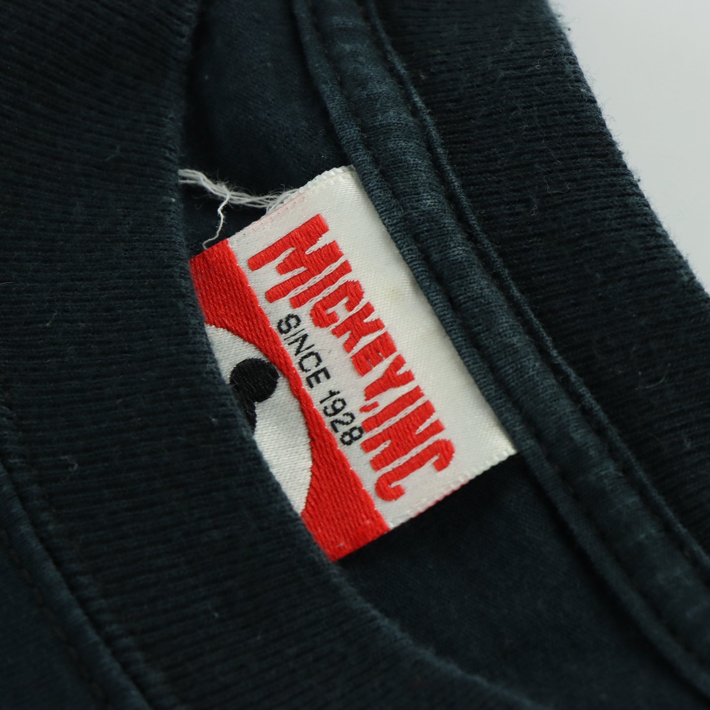 Vintage MICKEY MOUSE Walt Disney World Cartoon Black Tee (XL-XXL)