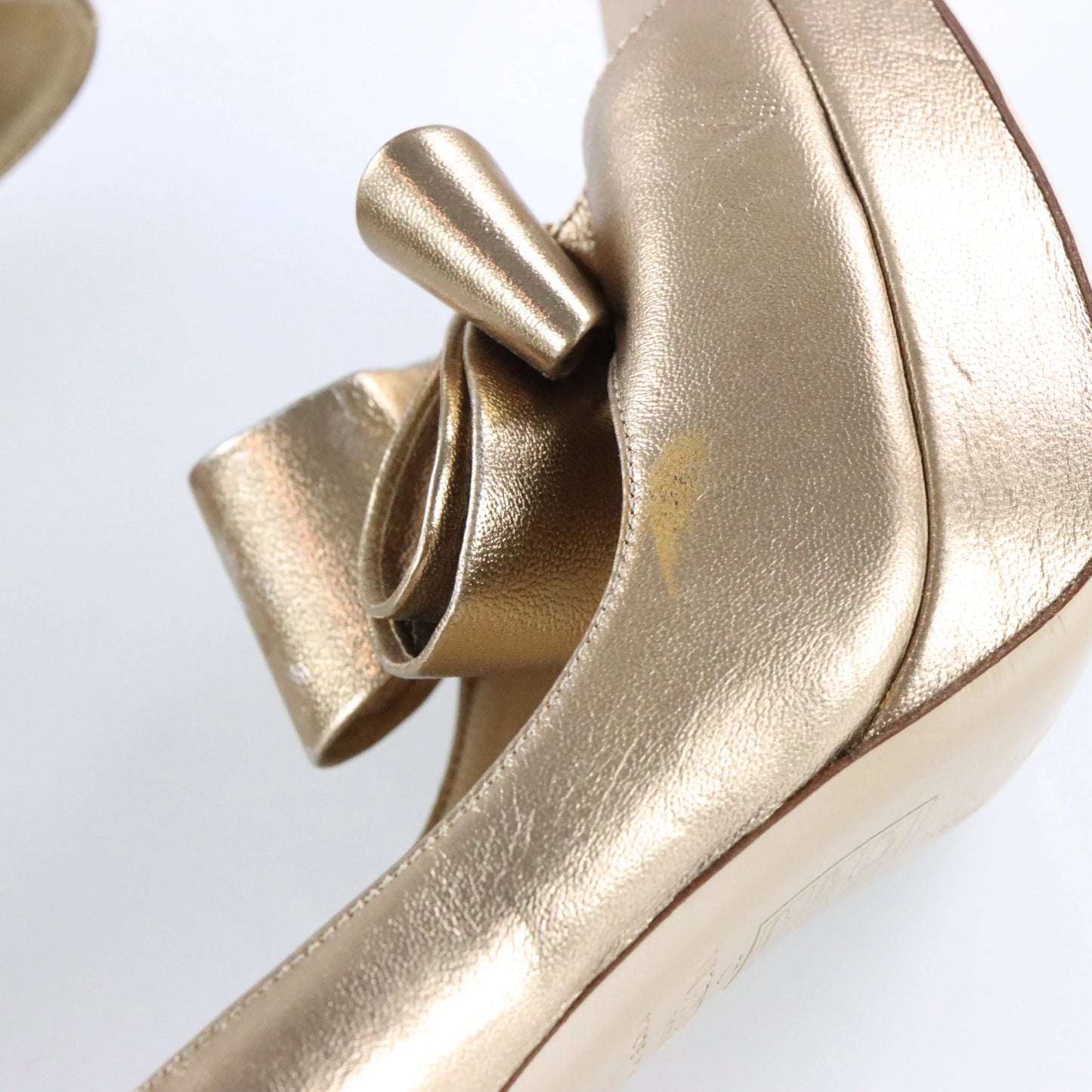 Vintage VALENTINO GARVANI Gold Bow Platform Italy Made High Heels (39)