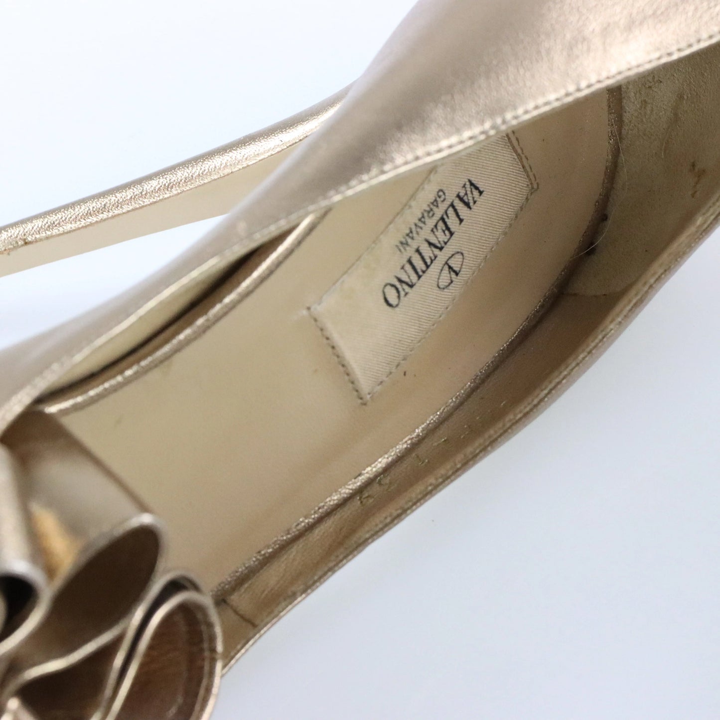 Vintage VALENTINO GARVANI Gold Bow Platform Italy Made High Heels (39)