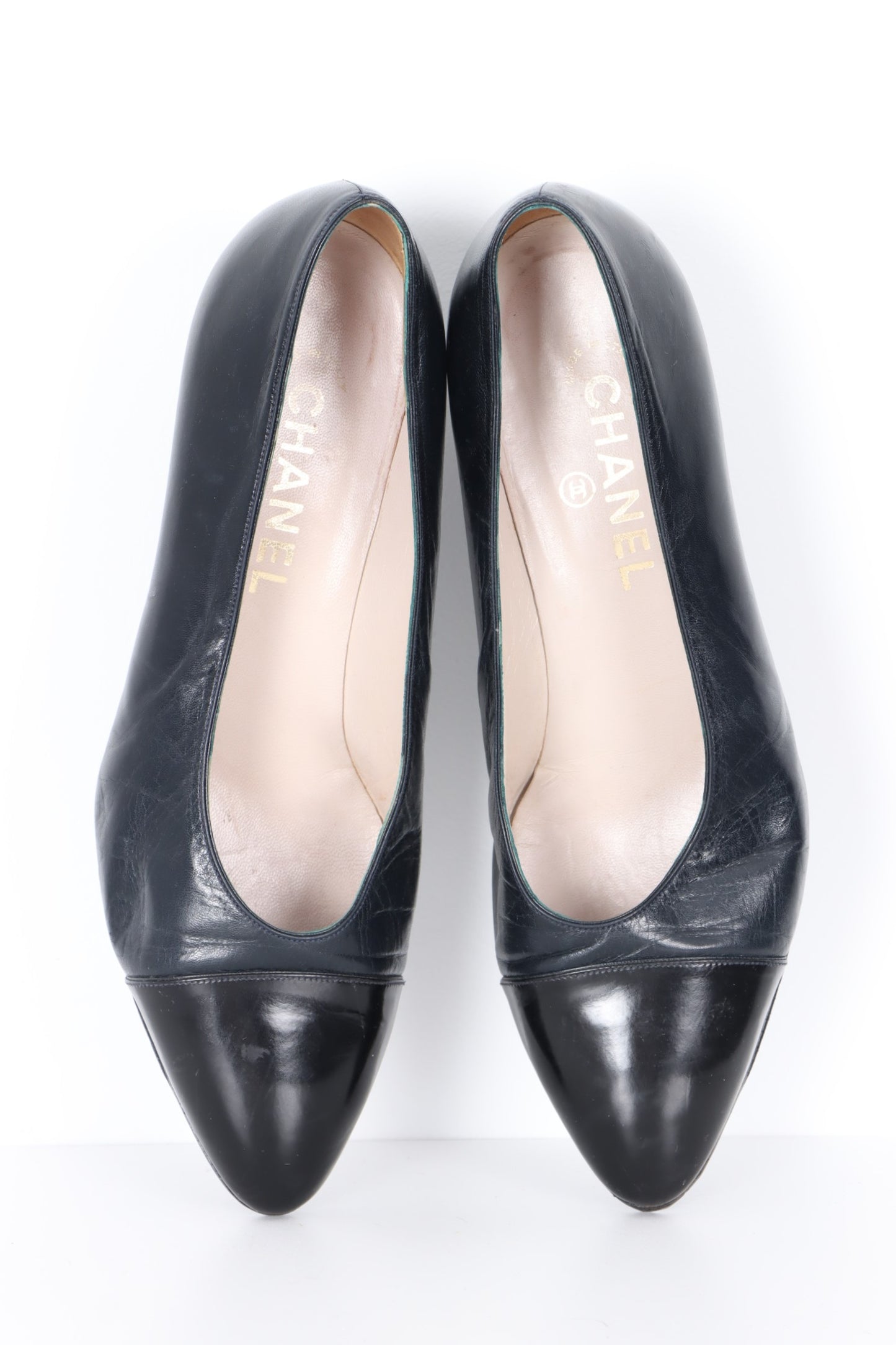 Vintage CHANEL Black Leather Patent Toe Cap Kitten Heels (38.5)