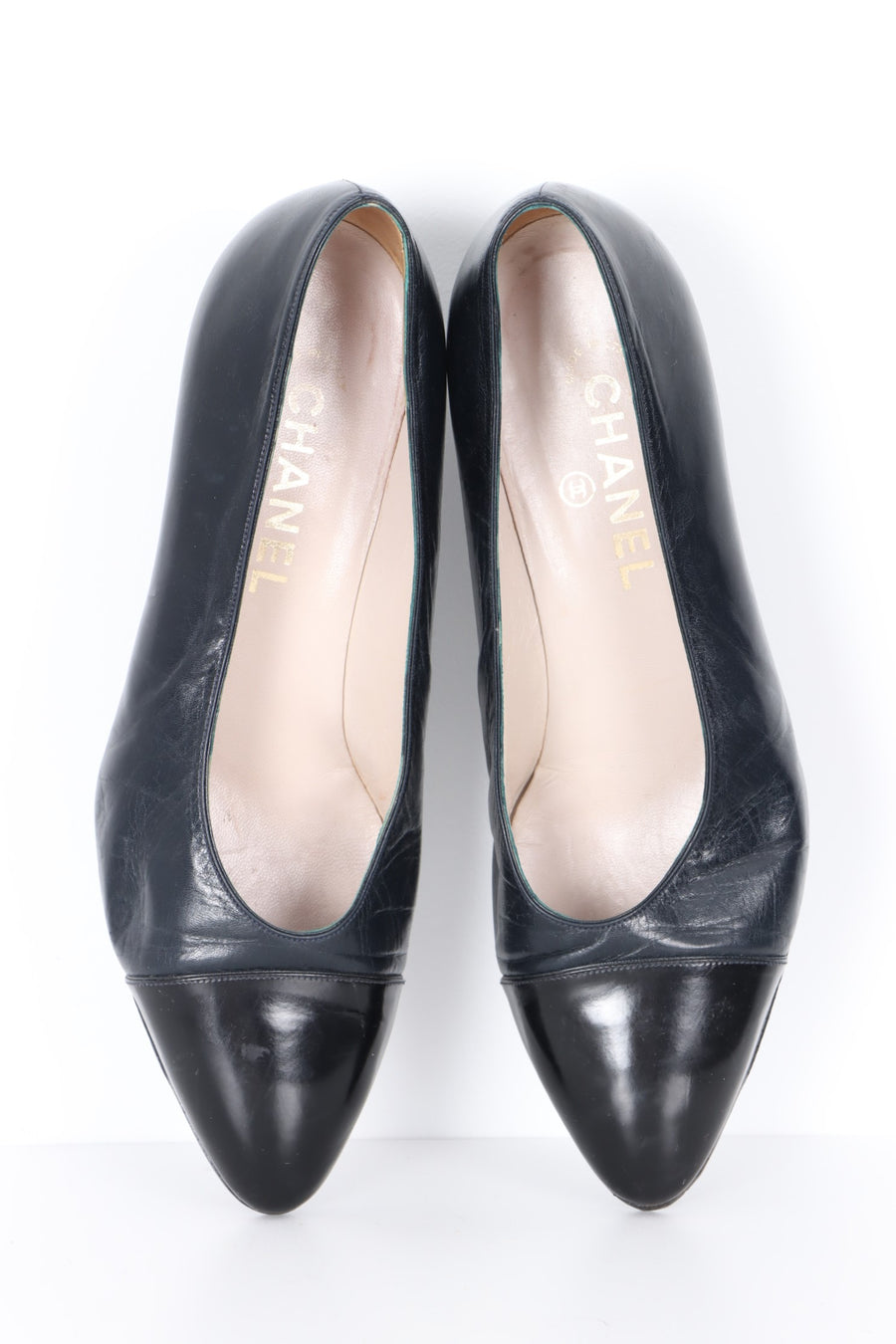 Vintage CHANEL Black Leather Patent Toe Cap Kitten Heels (38.5)