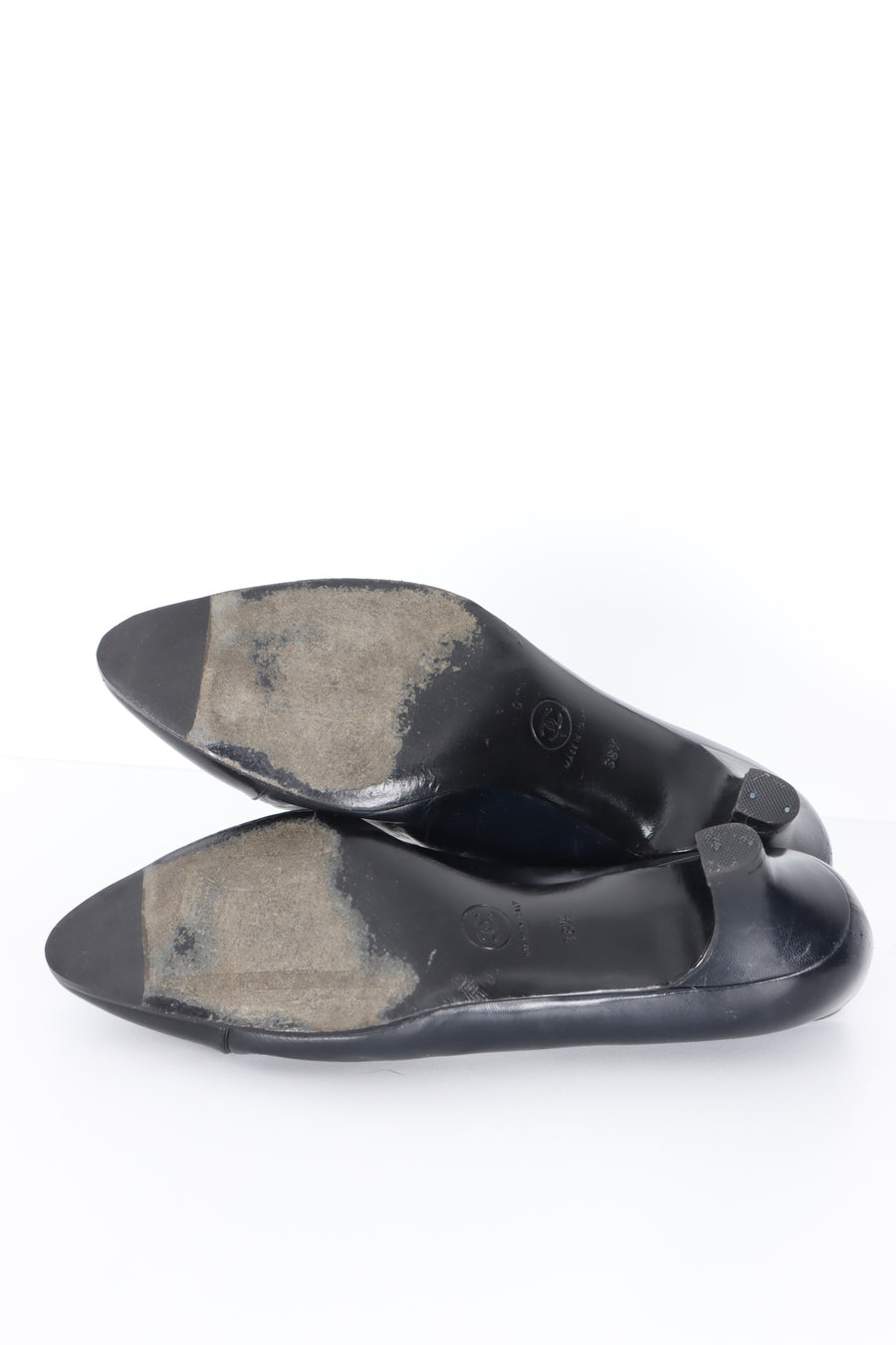 Vintage CHANEL Black Leather Patent Toe Cap Kitten Heels (38.5)