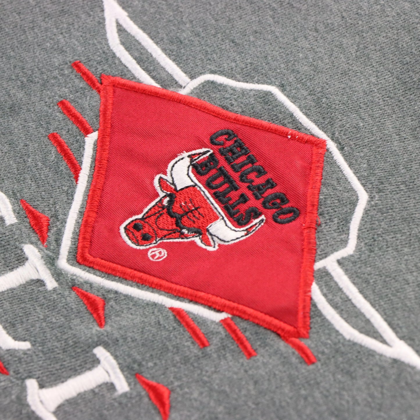 Vintage CHICAGO BULLS 90'S Basketball Embroidered Grey NBA Sweatshirt (XL)