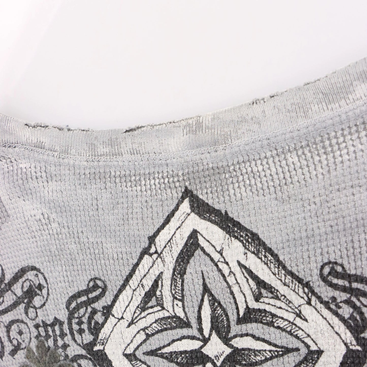 Vintage AFFLICTION Distressed Y2K Grey Velvet Cross Detail USA Made Waffle Thermal Long Sleeve Tee (XL)