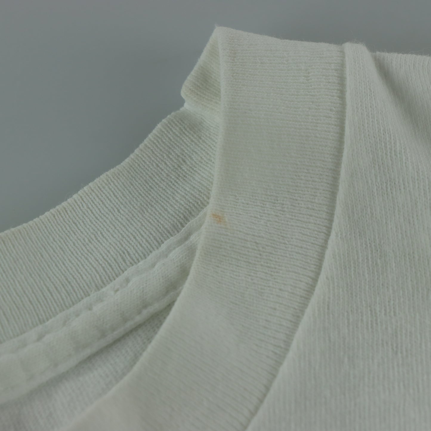 Vintage 1990 "Magic Johnson" Los Angeles Lakers NBA White Single Stitch Tee (M-L)