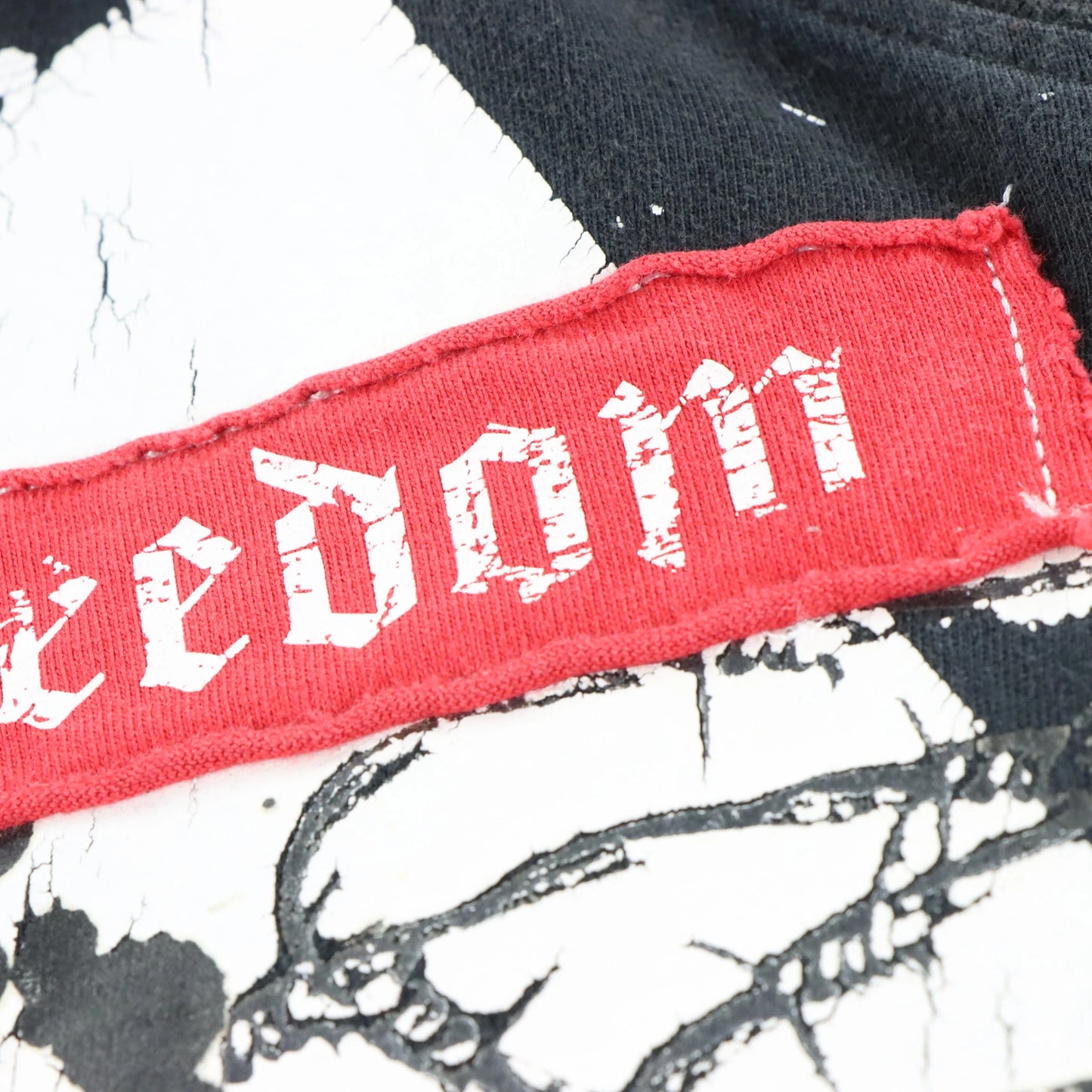 SOUTHPOLE "Freedom To Live" Patch Vintage Y2K Skull Antlers V-Neck T-Shirt (XL)