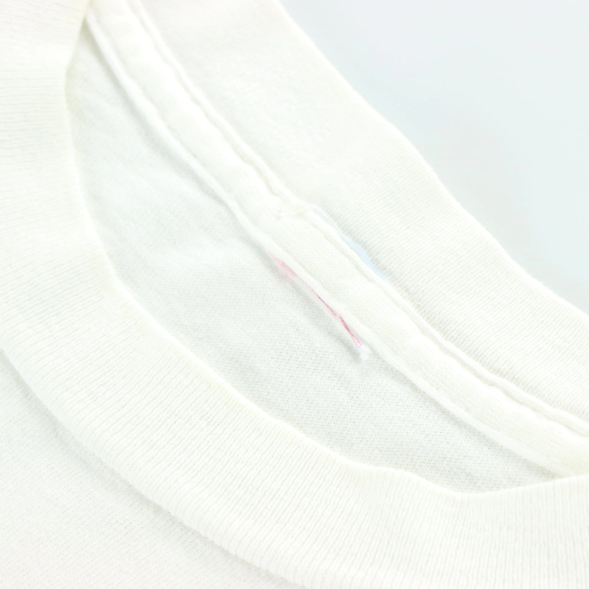 Vintage MICKEY MOUSE 'Epcot' Disney World Flag Single Stitch White Tee (L) - Vintage Sole Melbourne