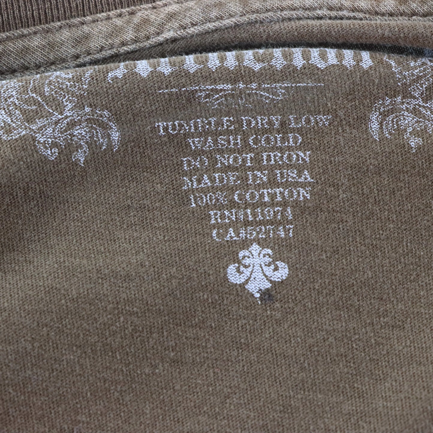 AFFLICTION Vintage "Live Fast" Spell Out Logo Shield Brown Y2K Tee USA Made (L)