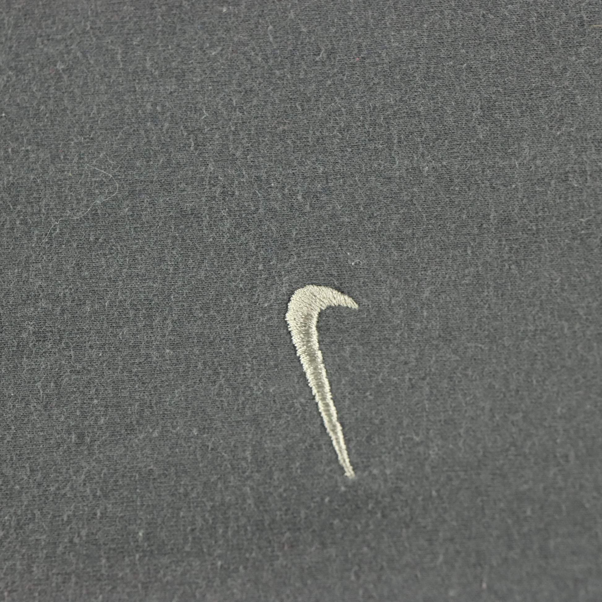 NIKE 90s Embroidered Swoosh Logo Grey & Silver Tee (XXL) - Vintage Sole Melbourne