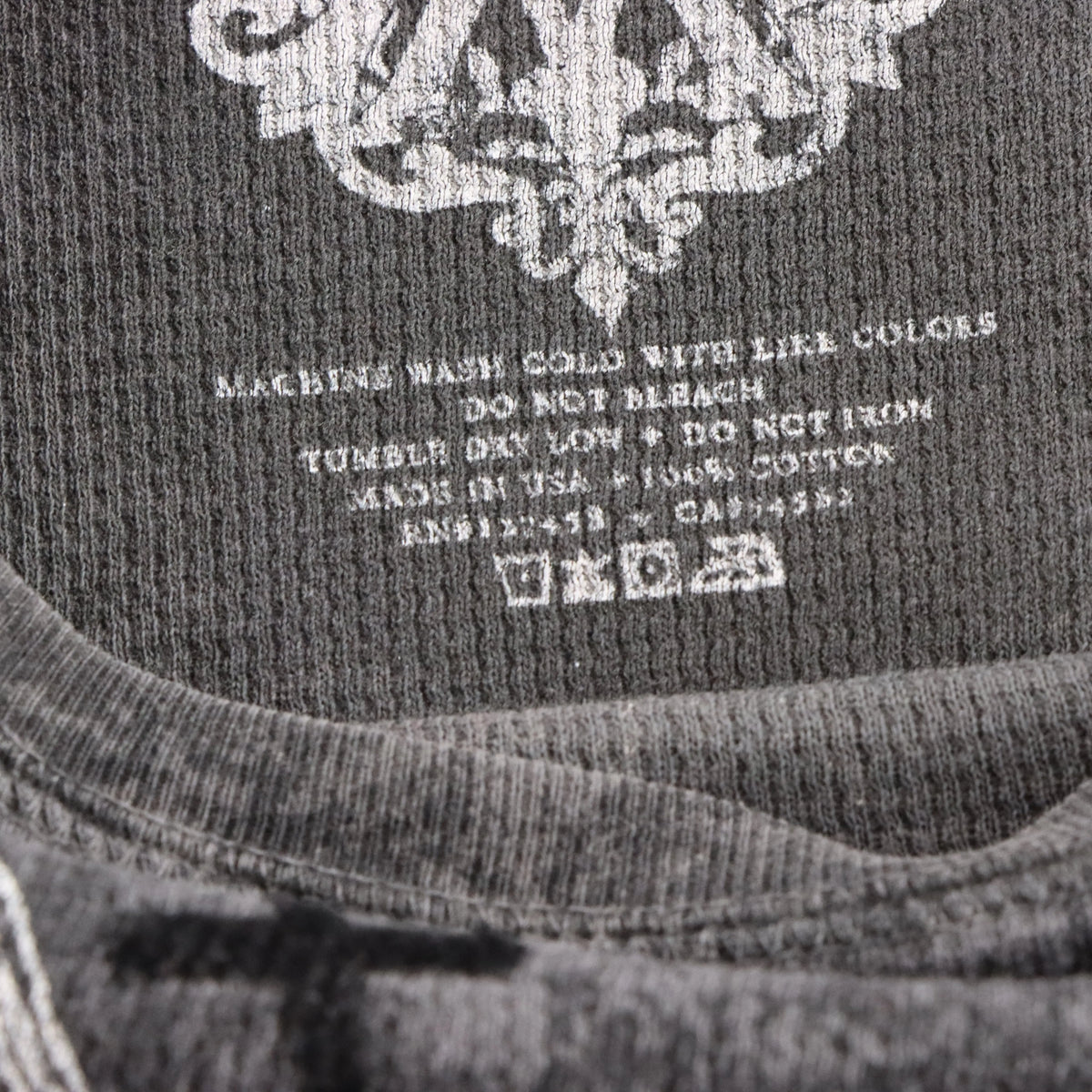 Vintage ARCHAIC AFFLICTION Velvet Cross Detail Grey Y2K Waffle Knit Thermal Long Sleeve Tee USA Made (M TALL)