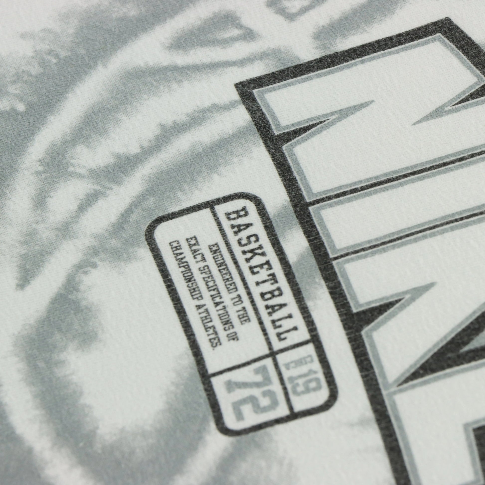 NIKE Spell Out Logo Basketball White & Grey T-Shirt (XL-XXL) - Vintage Sole Melbourne