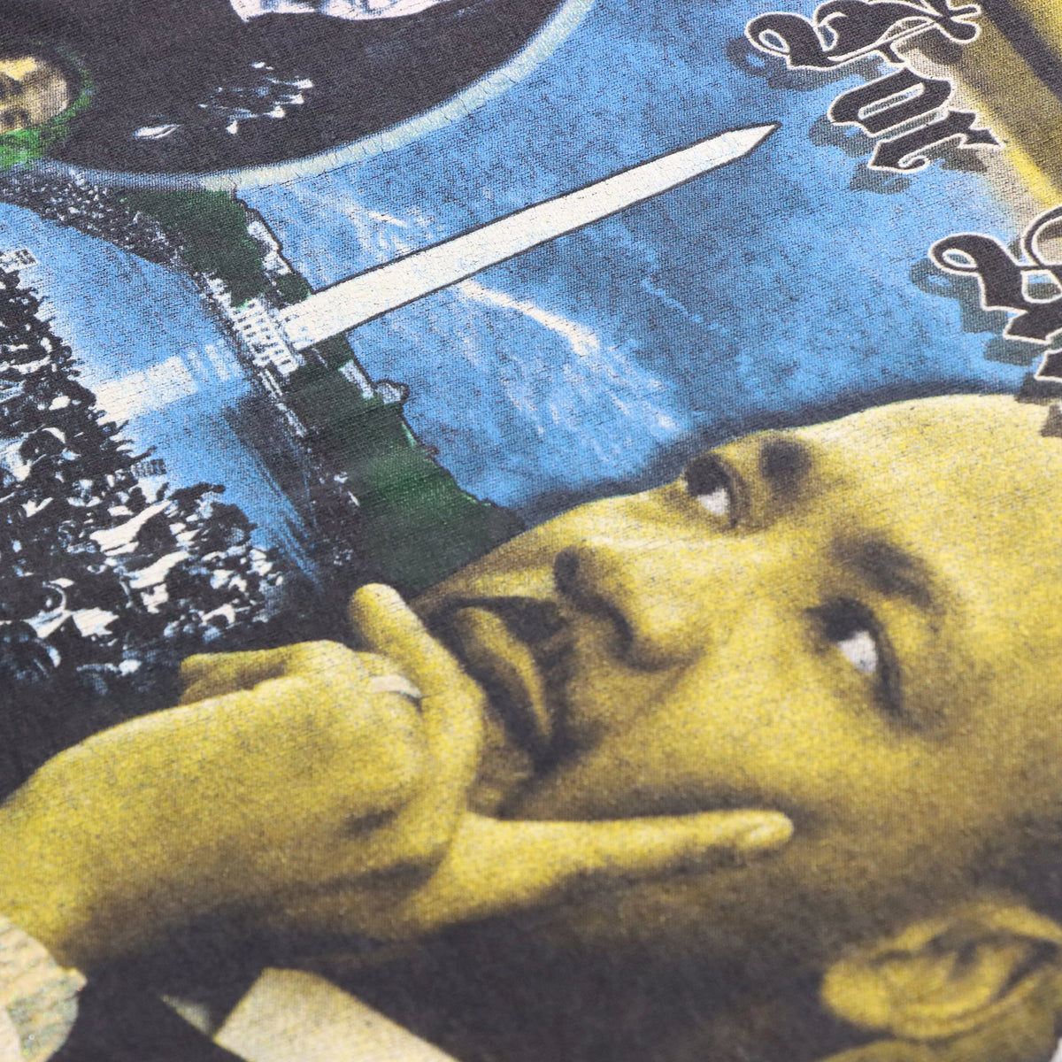 Vintage MARTIN LUTHER KING JR 90's 'Living The Dream' Peace T-Shirt (L-XL)