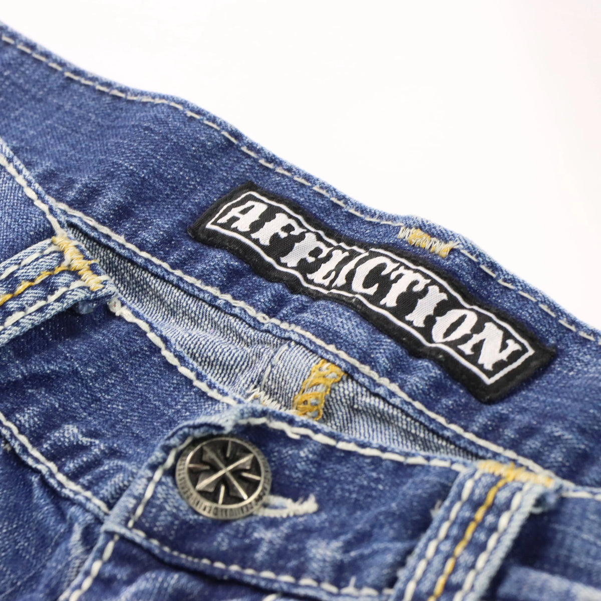 Vintage AFFLICTION Y2K 'Blake' Embroidered Faded Blue Jeans (38)