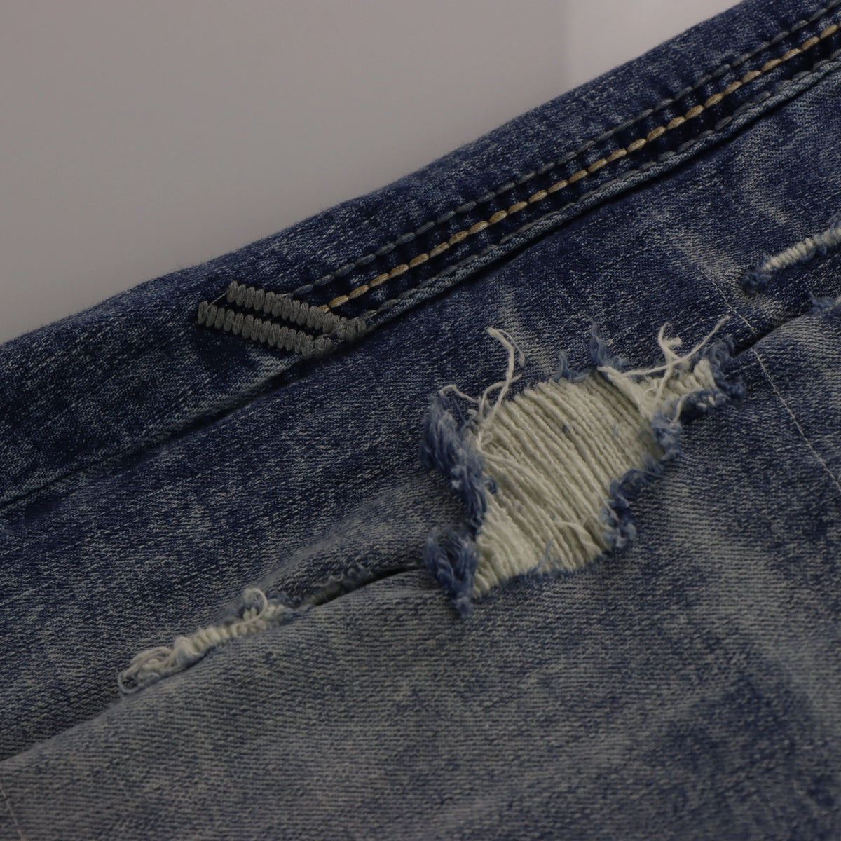 Vintage AFFLICTION Y2K 'Gage' Embroidered Cross Pockets Distressed Blue Jeans (38)