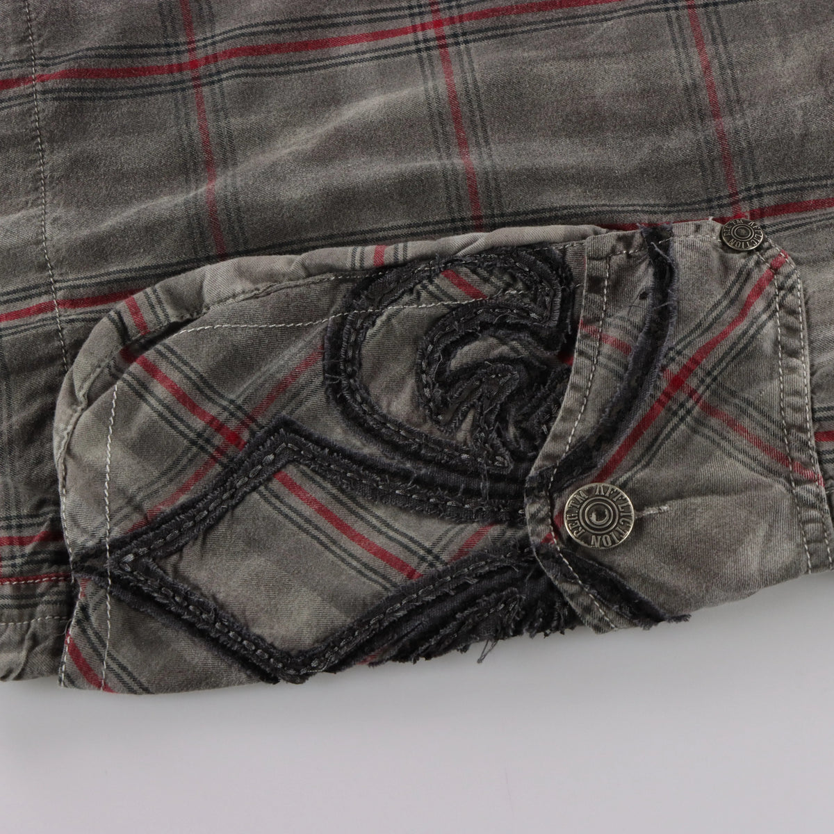 Vintage AFFLICTION Y2K Plaid Jorts Deadstock Grey & Red Pocket Shorts (32)