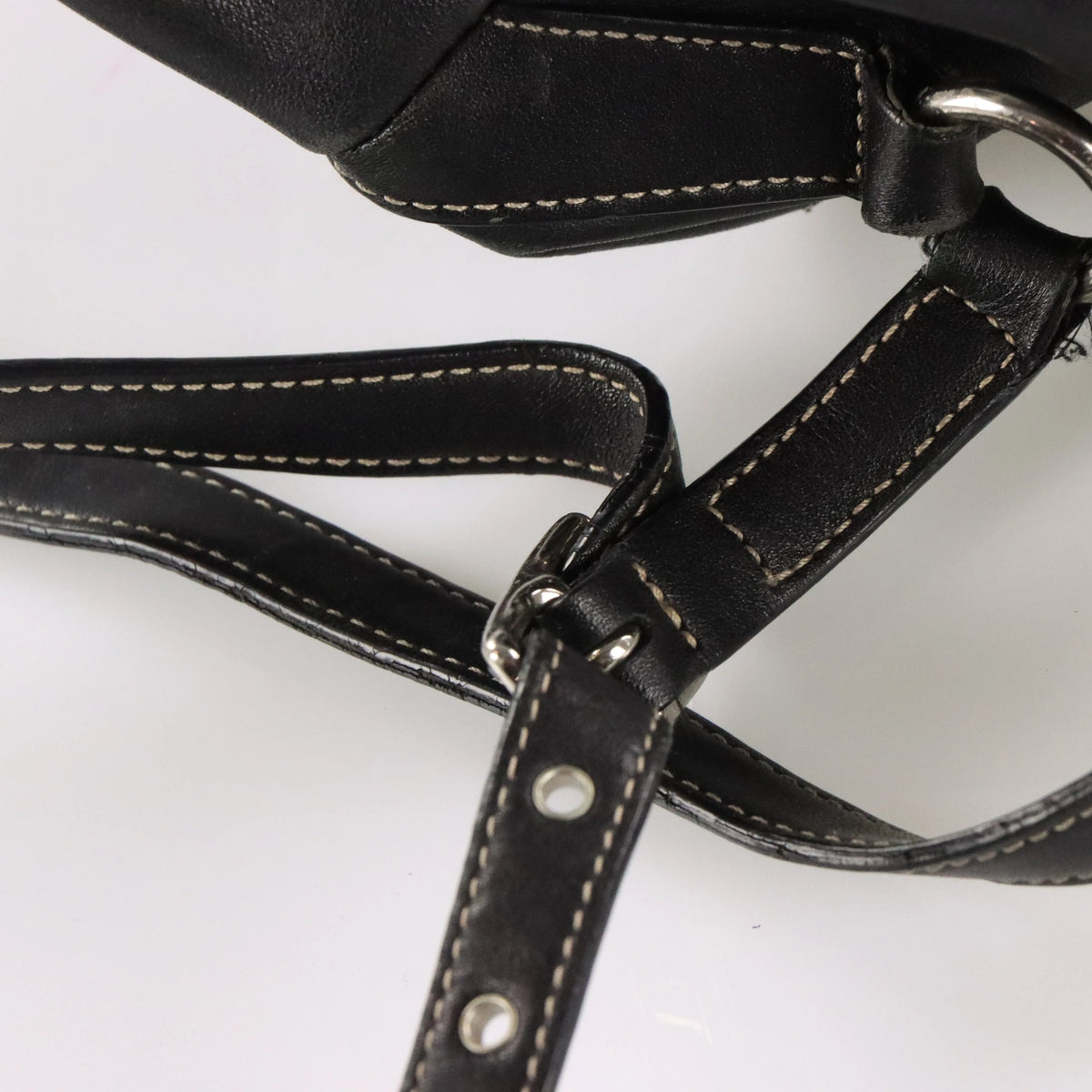 Vintage COACH J0669 Flower Key Chain Charm Black Leather Contrast Stitch Back Pack Bag
