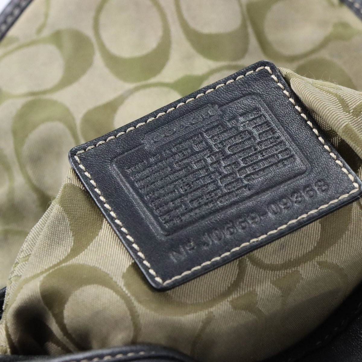 Vintage COACH J0669 Flower Key Chain Charm Black Leather Contrast Stitch Back Pack Bag