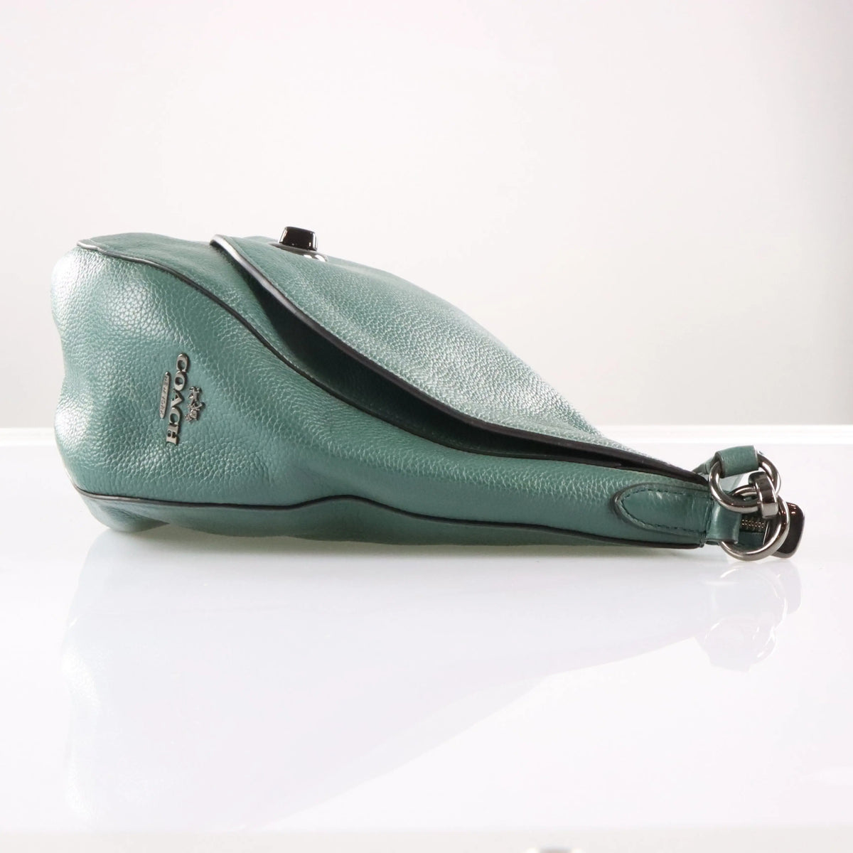 Vintage COACH 24771 Turnlock Green Pebbled Handbag