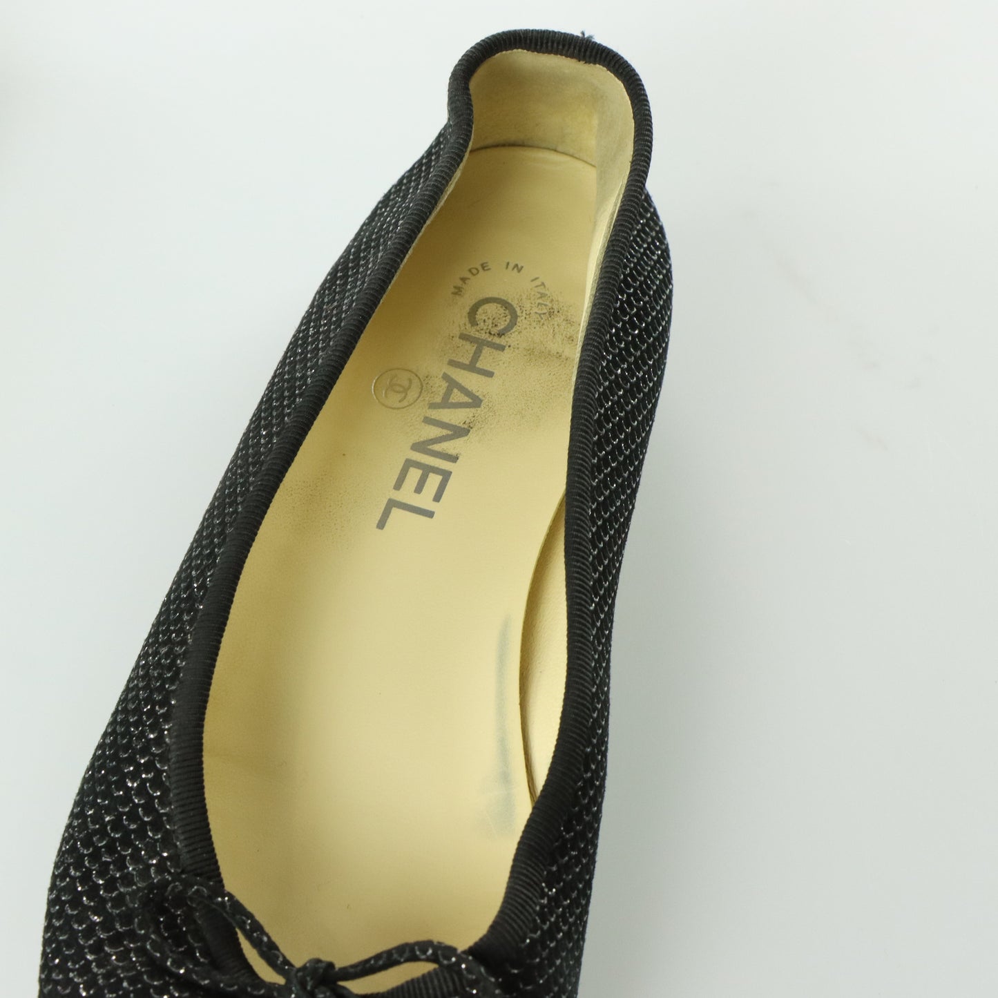 CHANEL Signature 'CC' Logo Black & Silver Italian Made Ballet Flats (38.5)