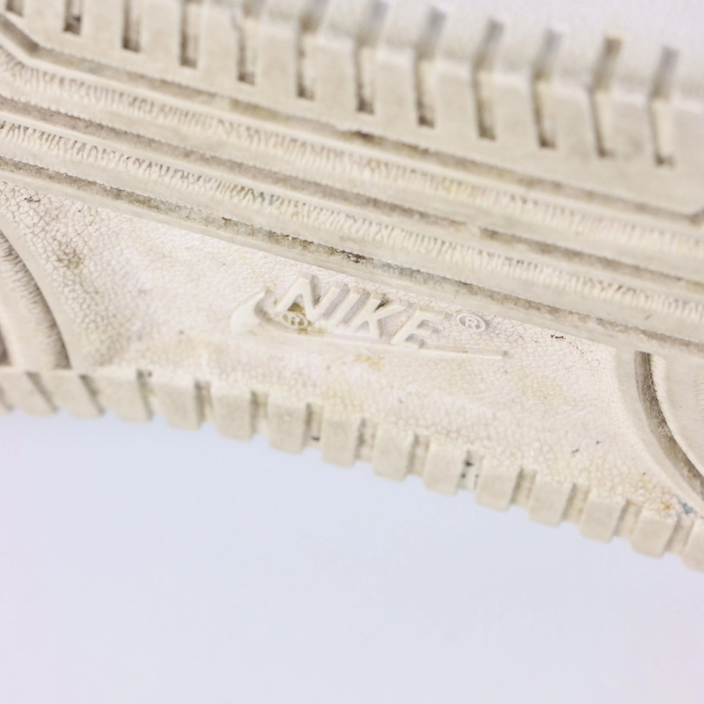 NIKE AIR FORCE 1 X SUPREME Red Logo Swoosh White Sneakers (11) - Vintage Sole Melbourne