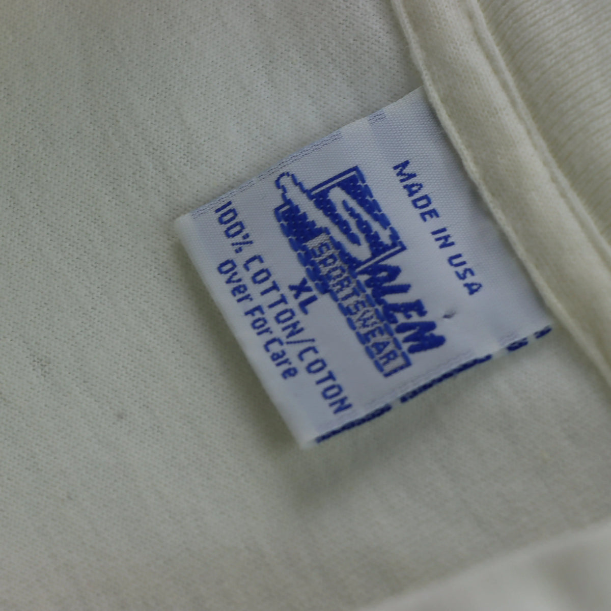Vintage DETROIT PISTONS NBA White USA Made SIngle Stitch Basketball T-Shirt (XL)