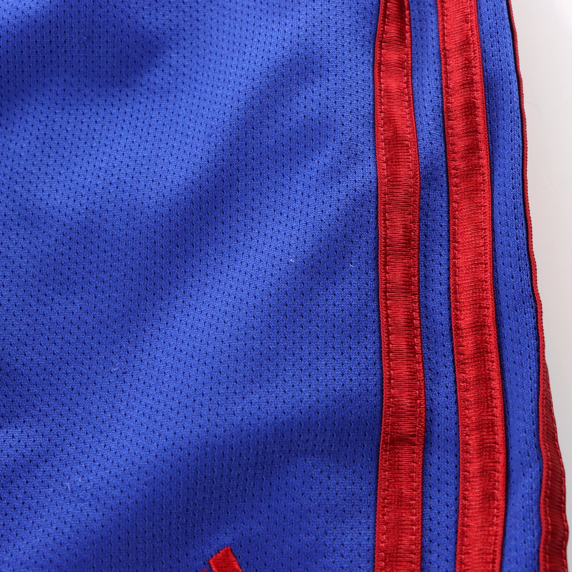 ADIDAS Reversible Blue & White Mesh Embroidered Logo Retro Basketball Shorts (S) ***COCO Vintage Sole Melbourne